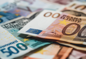 Меньше евро стали покупать в Казахстане