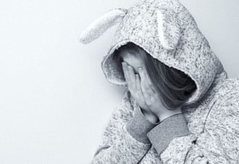 Ақтауда оқушы қызға тиіскен мектеп күзетшісі ұсталды