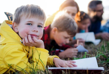 Балалардың жазғы демалысын да дұрыс ұйымдастыра алмайтын болдық – депутат