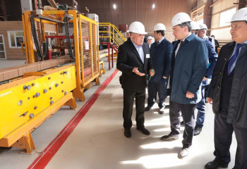Олжас Бектенов посетил ряд системообразующих промышленных предприятий Акмолинской области