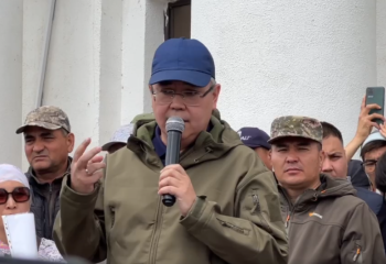 Атырау облысының әкімі Серік Шәпкенов Құлсары тұрғындарымен кездесті