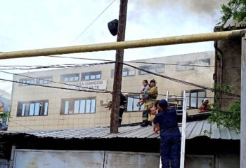 Алматыда өртке оранған үйден 12 адам құтқарылды