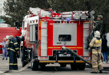 Из горящего дома спасли 12 человек в Алматы