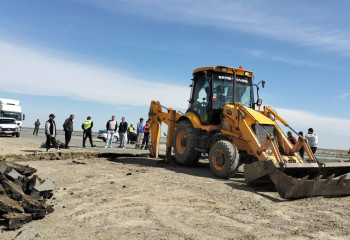 Участок трассы «Атырау – Индер» перекрыли: вокруг газопровода обрушился грунт