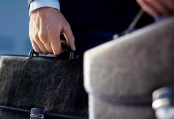 Алматыда жеке клиниканы заңсыз тексерген мемлекеттік қызметкер жазаланды