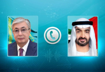 Глава государства провел телефонный разговор с Президентом ОАЭ