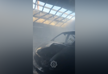 В Шахтинске загорелся гараж с машинами