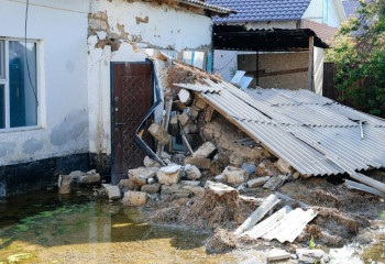 Порядка 10 тонн мусора вывезено из подтопленных домов Кульсары