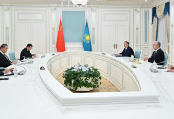 Глава государства принял министра иностранных дел КНР Ван И