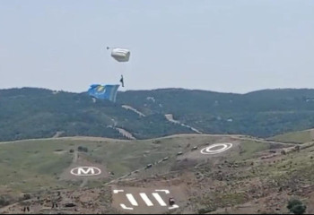 Түркиядағы оқу-жаттығуда қазақстандық десантшы Қазақстан туын әуеде желбіретті