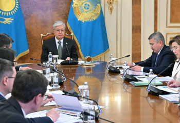 Tokayev presented with National Bank's annual report