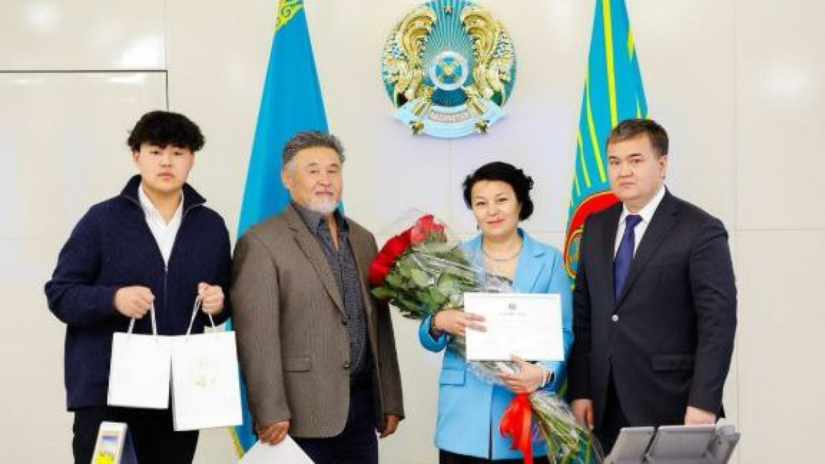 Астанада 5 жасар баланы өлімнен құтқарып қалған оқушыға 1 млн теңге берілді