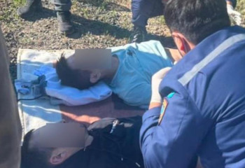 ТЖМ дәрігерлері жол апатына түскен шетелдік екі адамды аман алып қалды