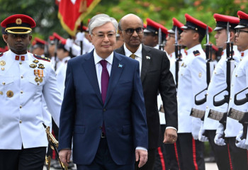 Мемлекет басшысы Сингапур Президентінің Istana сарайына барды
