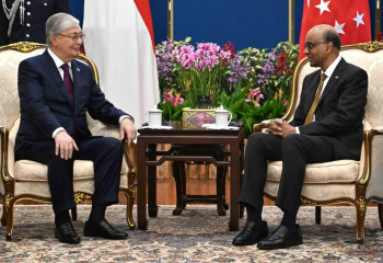 Глава государства провел переговоры с Президентом Республики Сингапур Тарманом Шанмугаратнамом