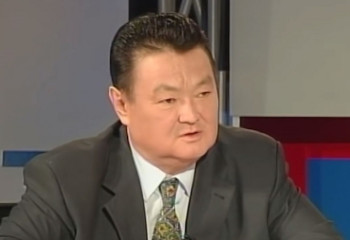 В память о Заманбеке Нуркадилове в Алматы установили мемориальную доску