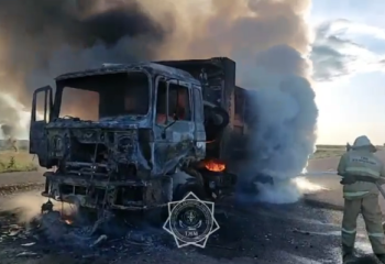 На трассе Конаев - Караганды сгорел грузовик