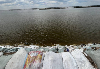 Ещё одну дамбу прорвало в Атырауской области