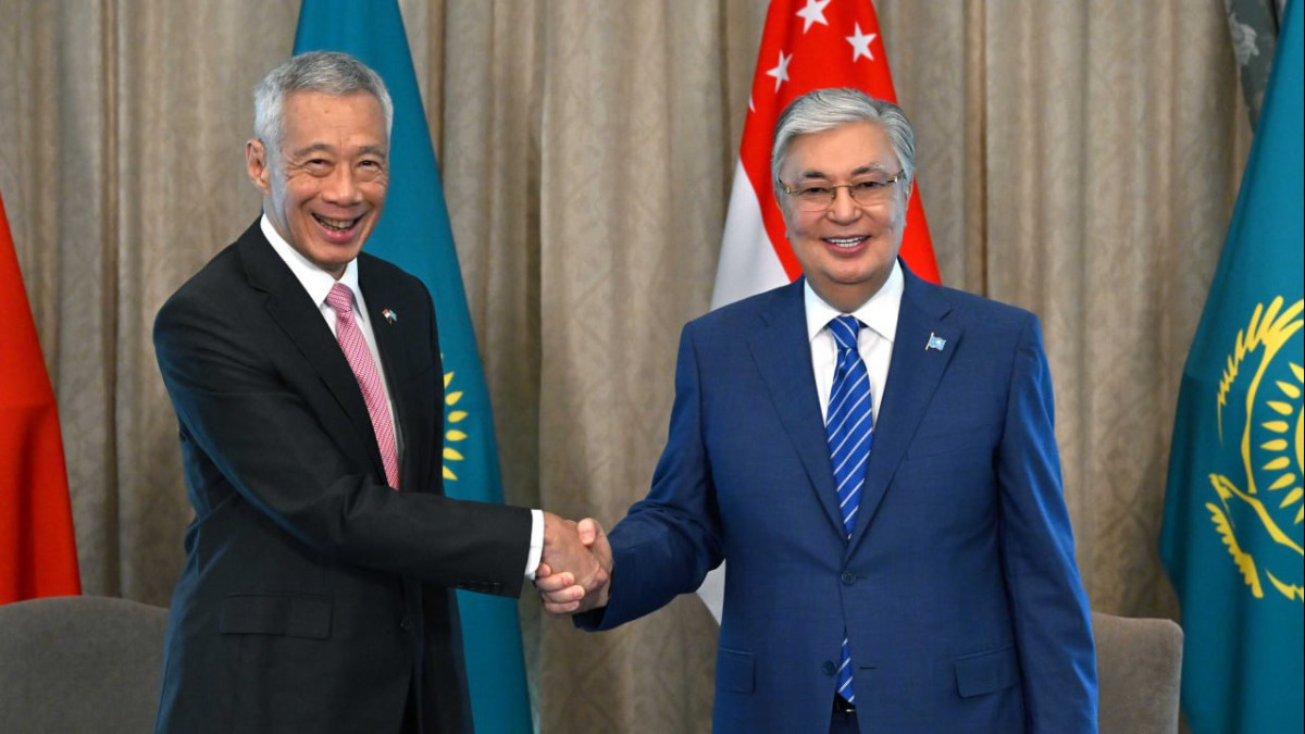 Токаев встретился с третьим Премьер-министром, старшим министром Сингапура Ли Сянь Луном