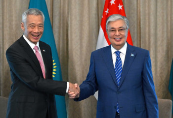 Tokayev meets with Singapore's Prime Minister Lee Hsien Loong