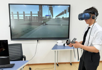 Девятиклассники путешествуют на родину Абая при помощи 3D-очков