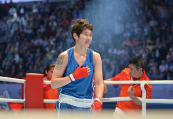 Казахстанка одержала досрочную победу на старте олимпийского отбора по боксу