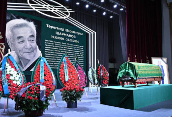 Мәжіліс спикері академик Төрегелді Шармановпен қоштасу шарасына қатысты