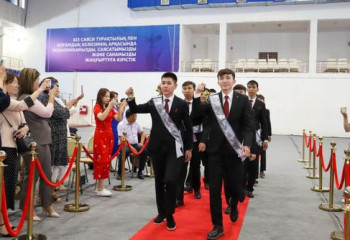 Школу для одаренных детей «Ұстаз» при атырауском университете окончили 42 ученика