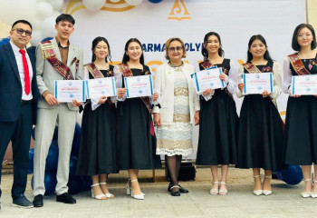 Выпускникам области Абай вручили сертификаты на образовательные гранты