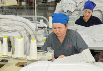 Крупнейшая текстильная фабрика Казахстана будет шить форму для военных и постельное белье для поездов