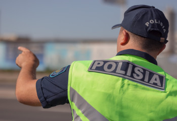 Знающий 6 языков полицейский из Шымкента  помог заблудившемуся туристу