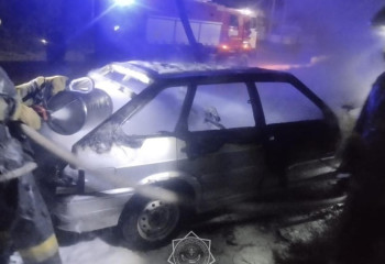 Қостанай облысында төтенше жағдай қызметкерлері көліктегі өртті сөндірді