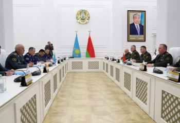 Қазақстан мен Беларусь қорғаныс министрлері әскери ынтымақтастықты талқылады