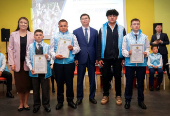 Дети-герои: в Астане наградили отличившихся казахстанских школьников