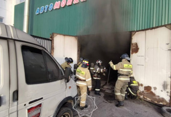 В Темиртау загорелась автомойка