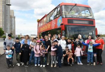 Астананы ерекше балалар қосқабатты туристік автобуспен аралады