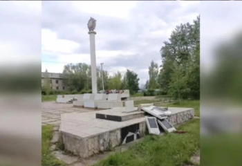 В Акмолинской области установили личность вандала, разгромившего военные памятники