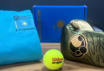 Головкиннің қолғабы мен Рыбакинаның тенис добы аукционда сатылады