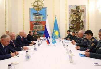 Министры обороны РК и РФ обсудили аспекты двустороннего сотрудничества