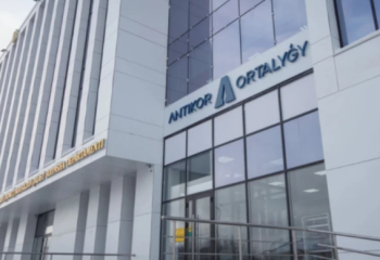 Антикор ХҚКО басшысының орынбасары алаяқтық жасағанын мәлім етті