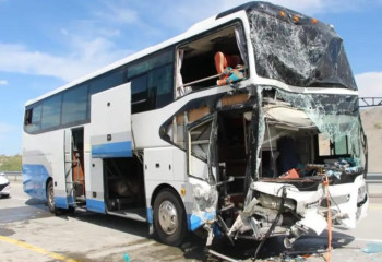 Алматы облысында жолаушылар мінген автобус пен жүк көлігі соқтығысты