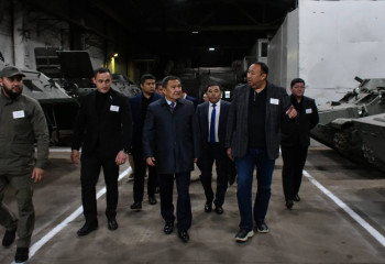 Ақмола әкімі Ерейментау ауданындағы автомобиль жөндеу зауытында болды