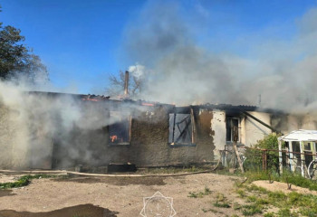 В Западном Казахстане загорелся частный дом