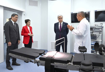 Президент Балалар шұғыл медициналық жәрдем орталығын аралады