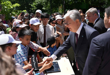 Президент «Jas Galym. Science Quest» фестиваліне қатысушы балалармен кездесті