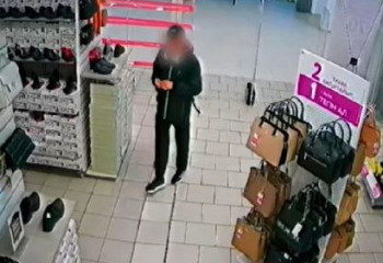 Астанада жас жігіт дүкеннен 17 жұп аяқ киімді оп-оңай ұрлап кеткен