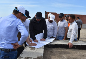 Ускорить темпы строительства для пострадавших: Канат Шарлапаев лично находится на стройплощадках в отдаленных районах ЗКО