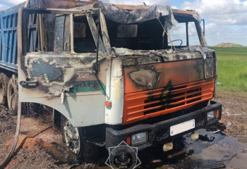 Огнеборцы Акмолинской области потушили загоревшийся камаз