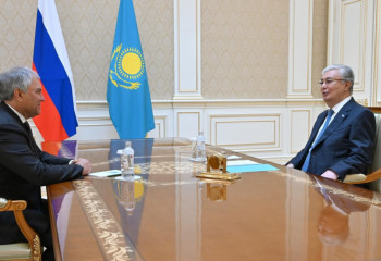 Токаев встретился с Председателем Госдумы России Володиным