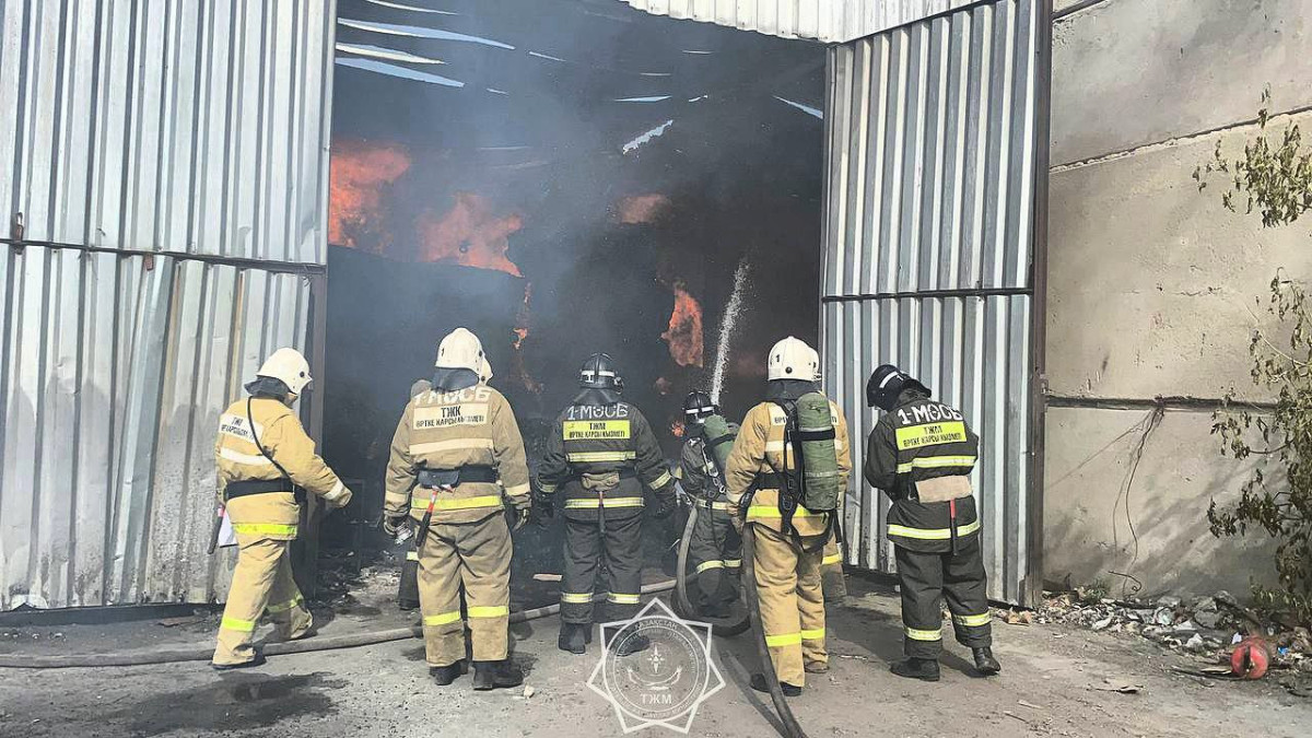 Электрозамыкание стало причиной крупного пожара в Костанае